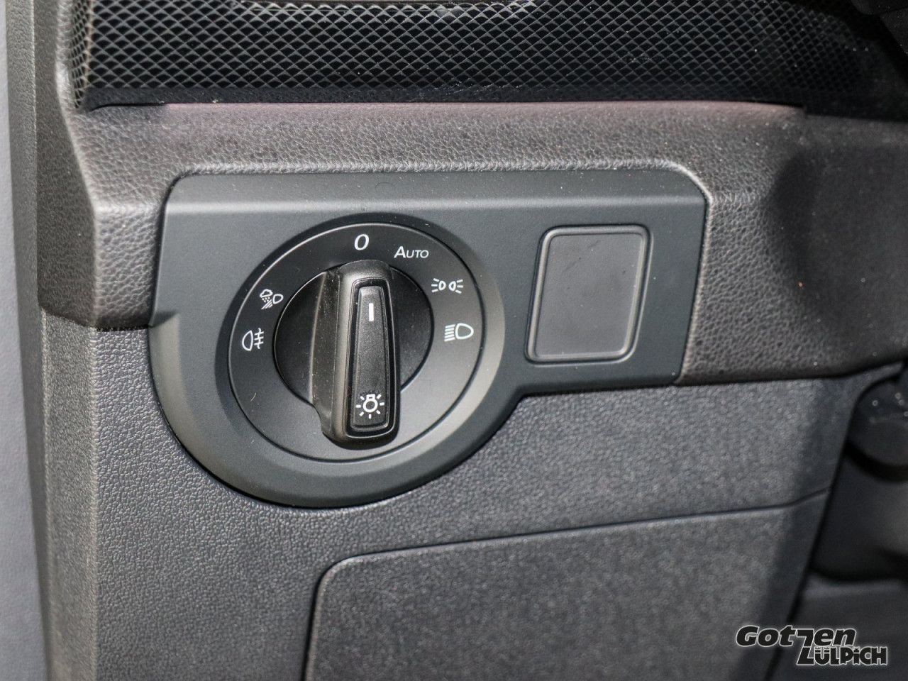 Fahrzeugabbildung Volkswagen T-Cross 1.0 TSI 85 kW R-Line Navi IQ.DRIVE LED