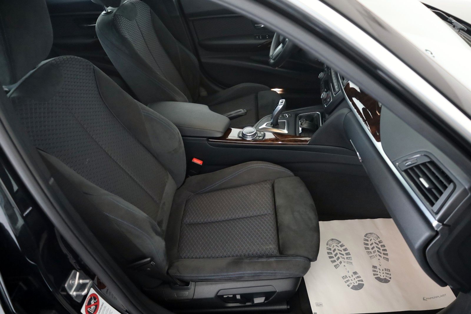 Fahrzeugabbildung BMW 328 i xDrive Touring,M Sport,Panorama,HUD,Kam+WR