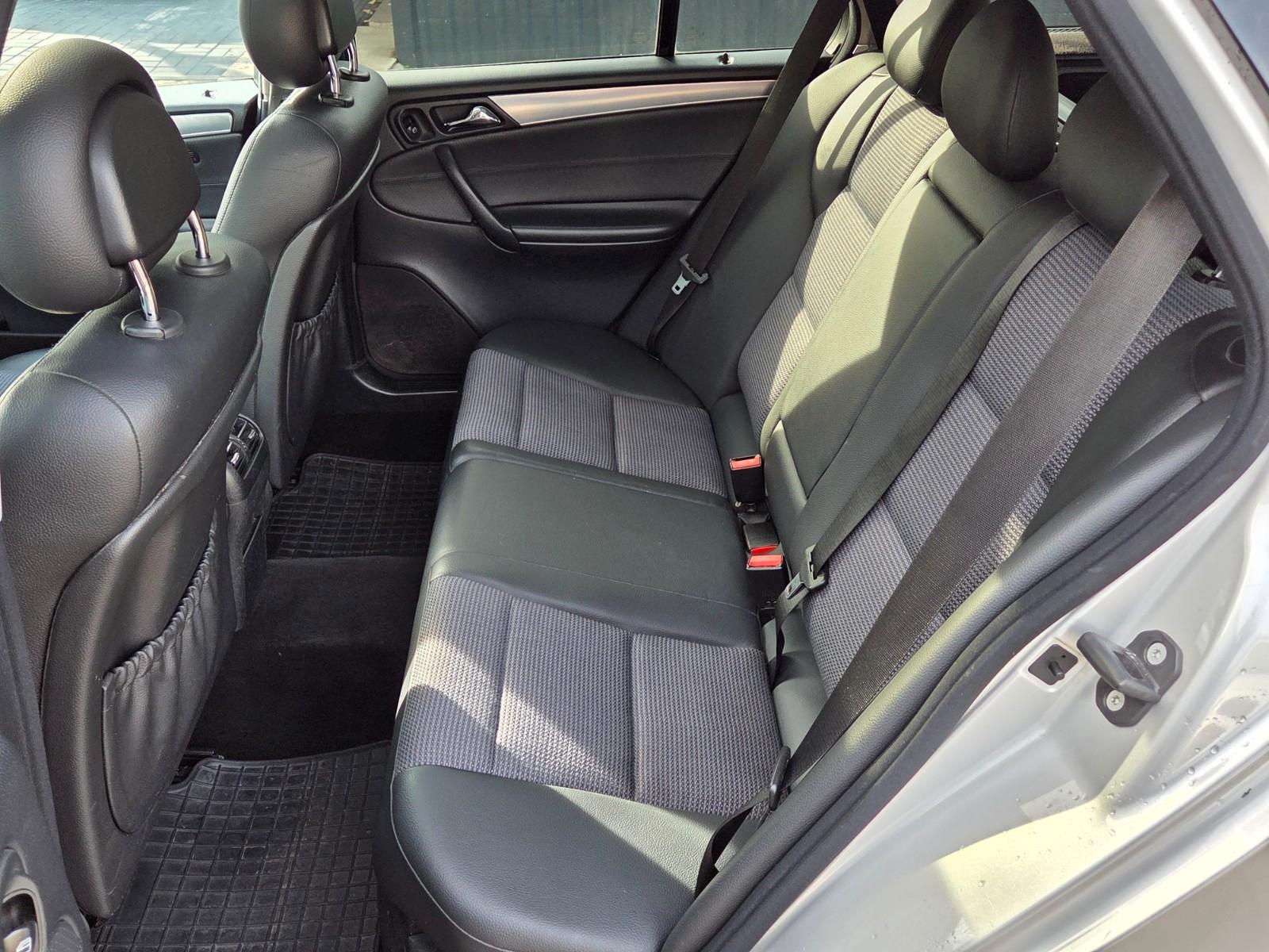 Mercedes-Benz C220 2004 — photo 14