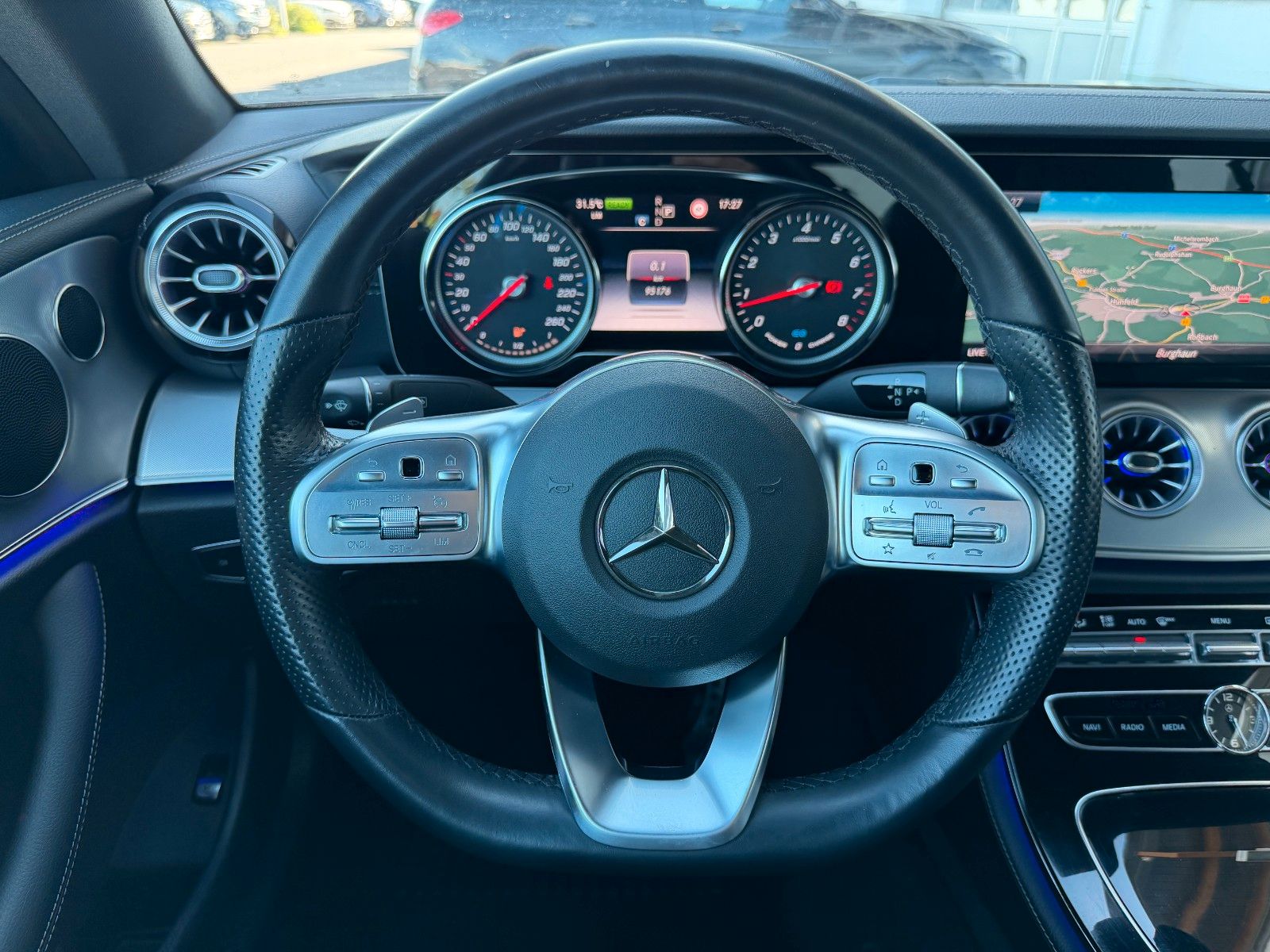 Fahrzeugabbildung Mercedes-Benz E 350 Coupe  AMG+Ambiente+RKamera+TotW+Alcantara