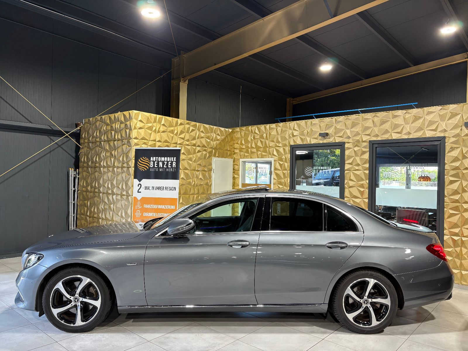 Fahrzeugabbildung Mercedes-Benz E 200 Lim./PANO/AMBIENTE/APPLE/SHZ/KLIMA/