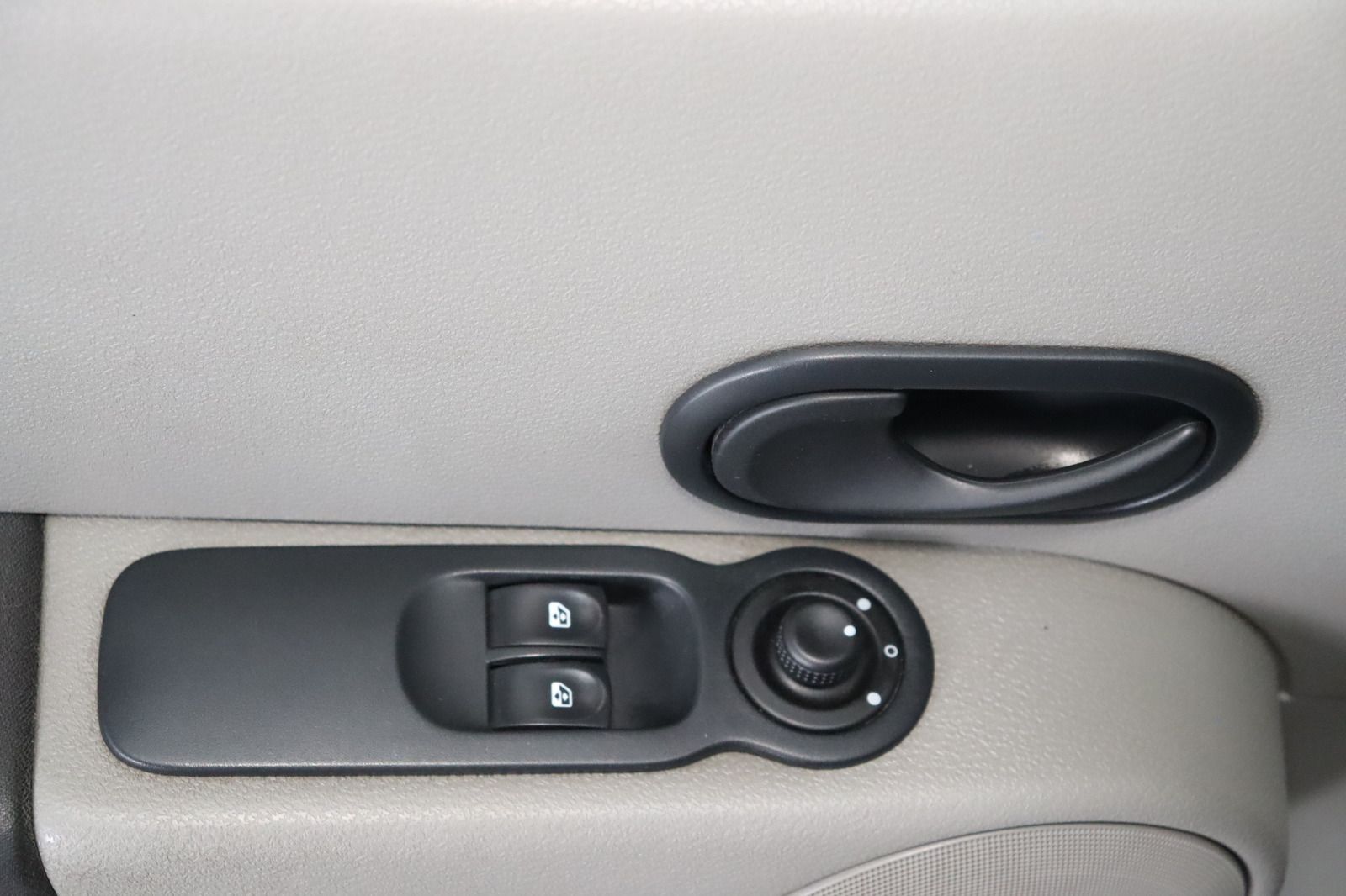Fahrzeugabbildung Renault Modus 1.2 16V * HU/AU bis 09.26 * 8-fach *