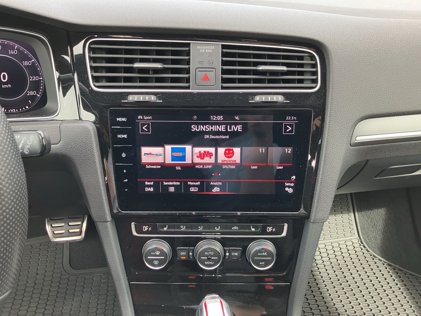 Fahrzeugabbildung Volkswagen Golf VII GTI TCR Start-Stopp DSG LED Navi Pano A