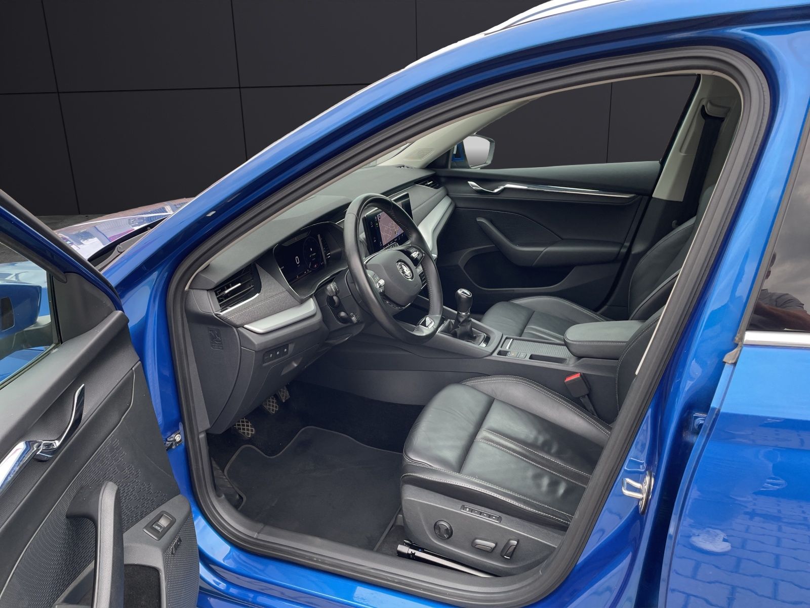 Fahrzeugabbildung SKODA Octavia Combi TSI Style Matrix Navi Pano HUD Led