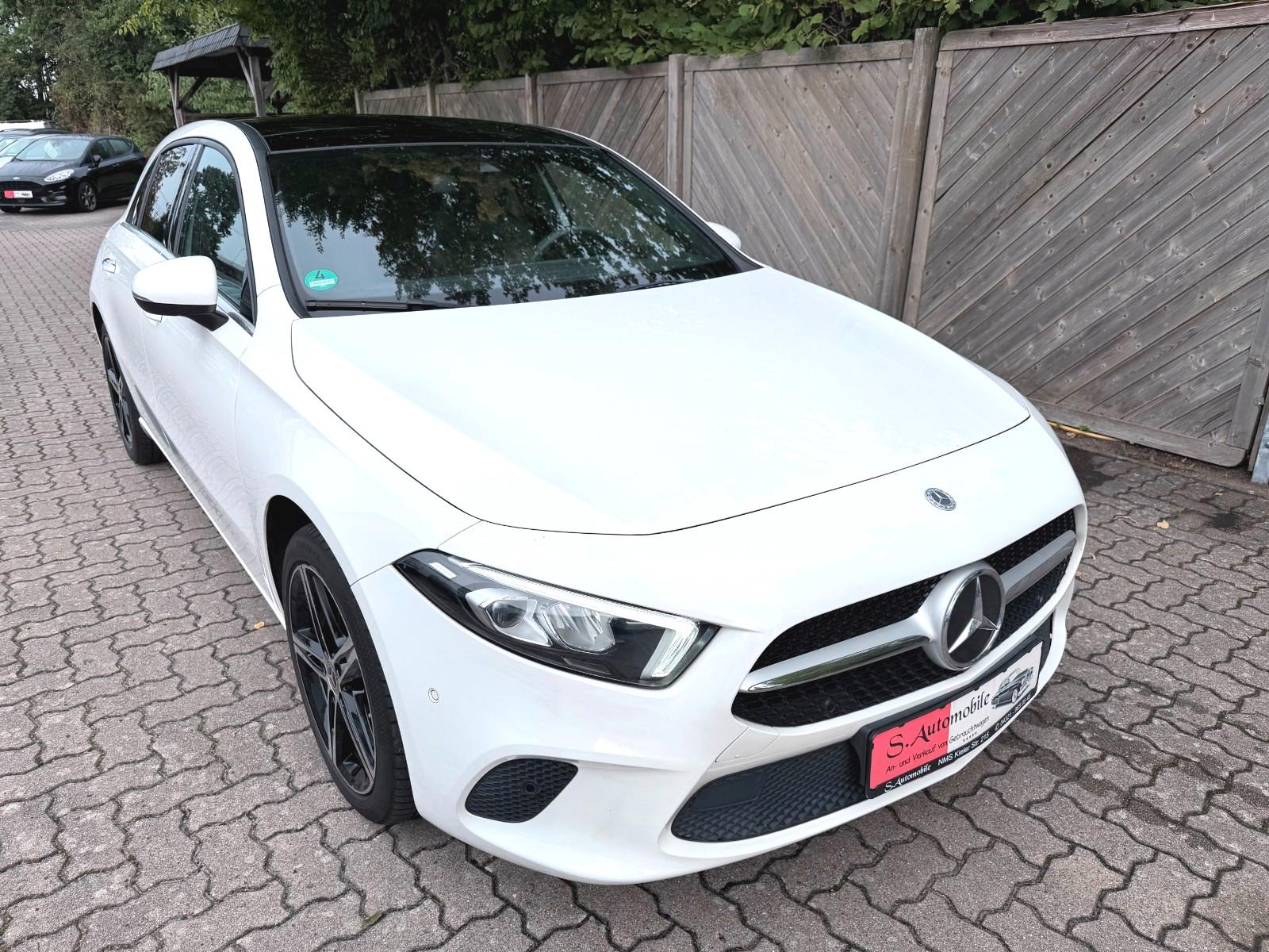 Mercedes-Benz A 250 e°Navigation°Parkass.°LED