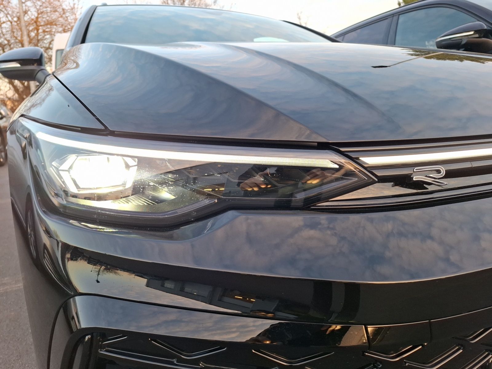 Fahrzeugabbildung Volkswagen Golf VIII Variant TSI R-Line Matrix Navi AID ACC