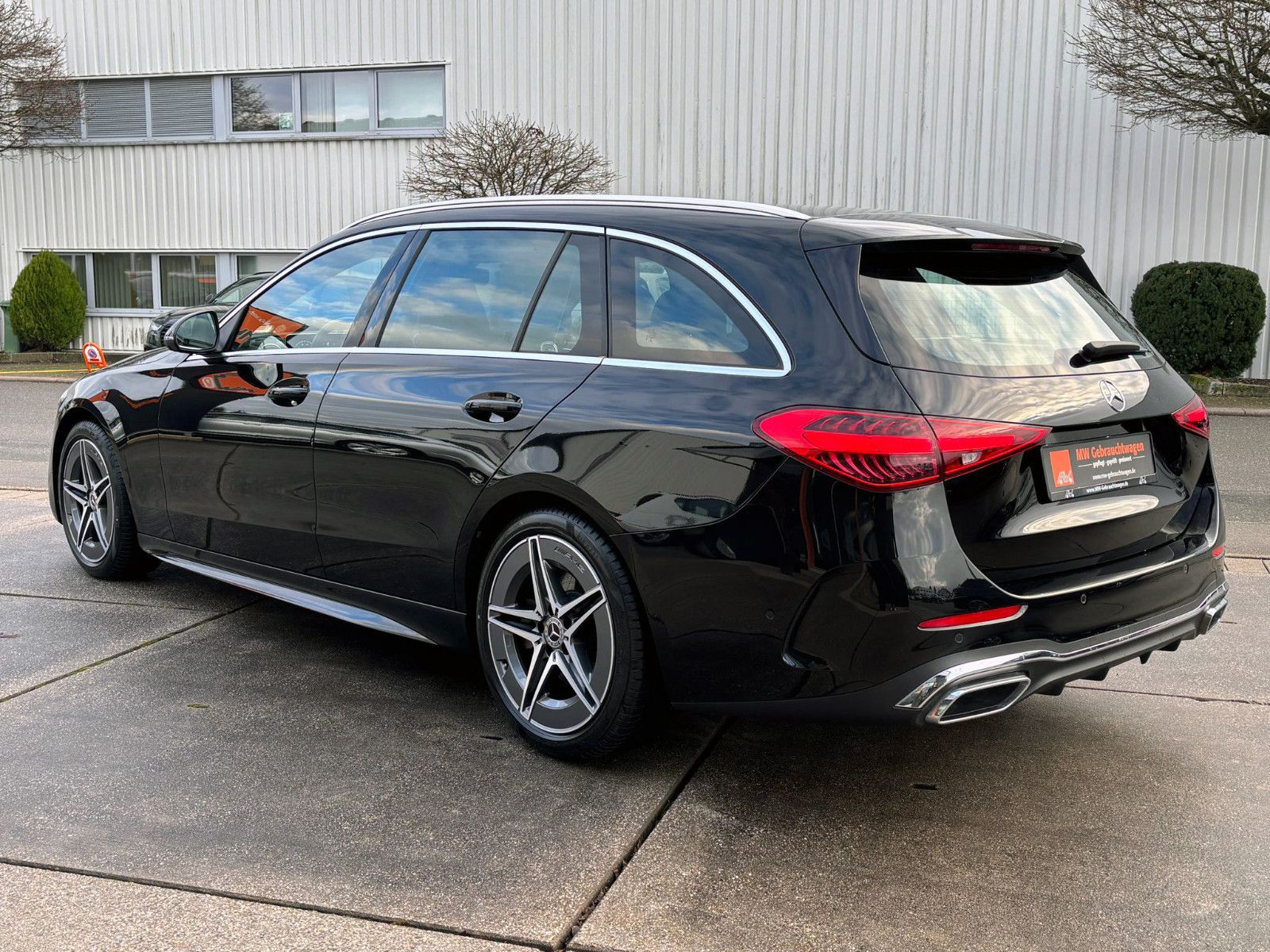 Fahrzeugabbildung Mercedes-Benz C220d T-Modell AMG-Line 360° ACC PANO HUD LED BT