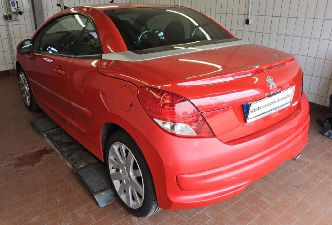 Fahrzeugabbildung Peugeot 207 CC 1.6 Roland Garros LEDER NAVIGATION 1.HAND