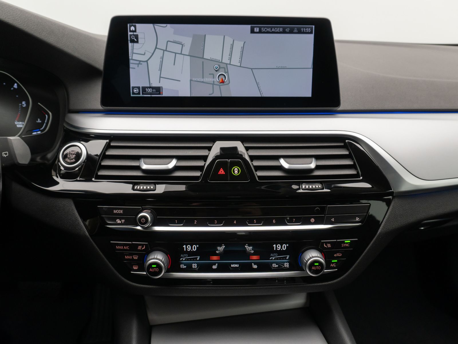 Fahrzeugabbildung BMW 520d Kamera HUD DAB Leder Alarm DisplayKey Sport