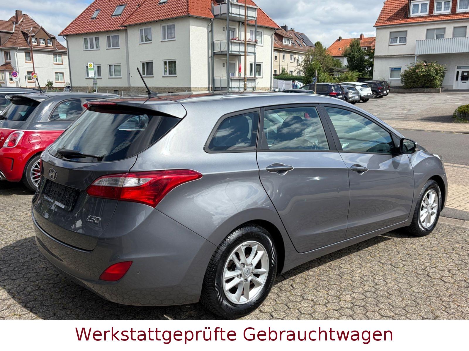 Hyundai i30 2013 — rear view