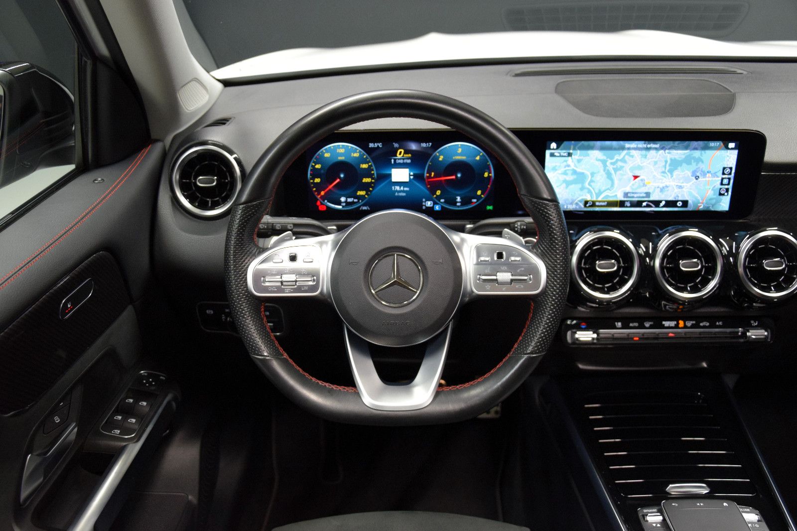 Fahrzeugabbildung Mercedes-Benz GLB 200d AMG-Line Panorama el.AHK Kamera Widescr