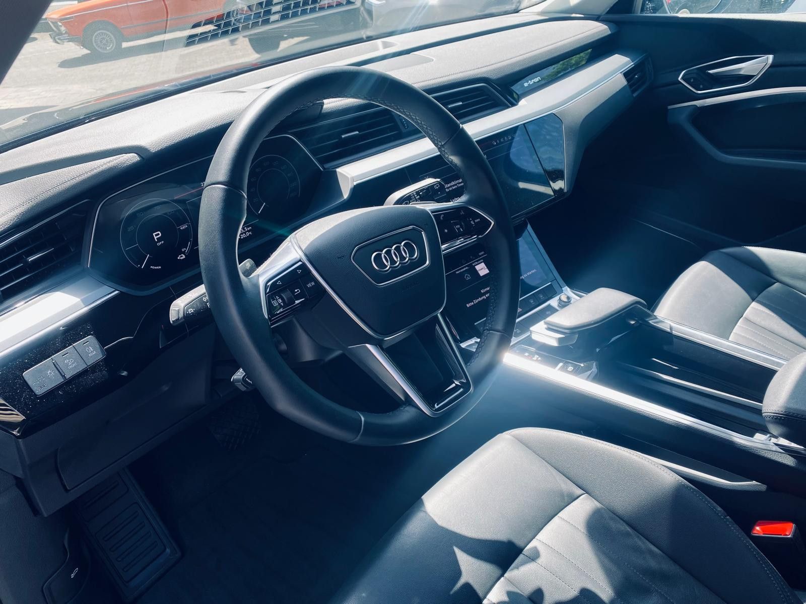 Fahrzeugabbildung Audi e-tron 55 Quat S LINE LUFT+LED+NAVI+SHZ+KAM+B&O+