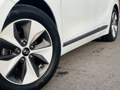 Fahrzeugabbildung Hyundai IONIQ Elektro Premium *Kamera*Totwinkel*ACC*LED*