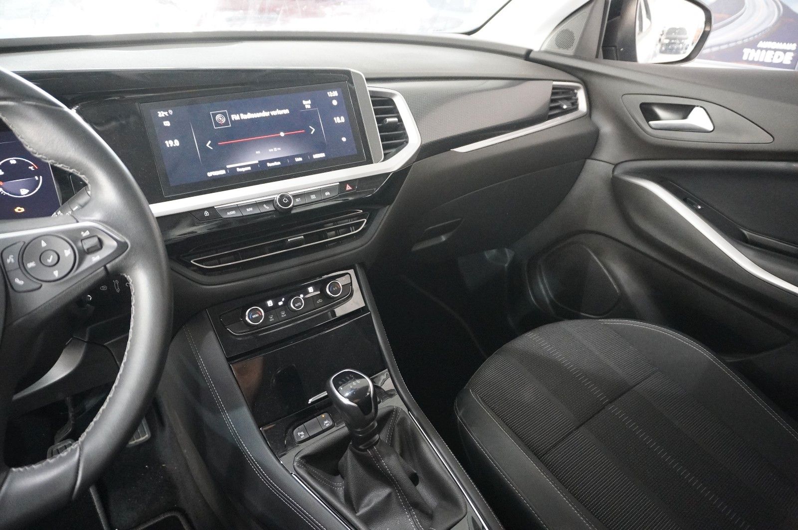 Fahrzeugabbildung Opel Grandland (X) 1.2T GS SPORT NAVI/LED/VIRT./DAB+