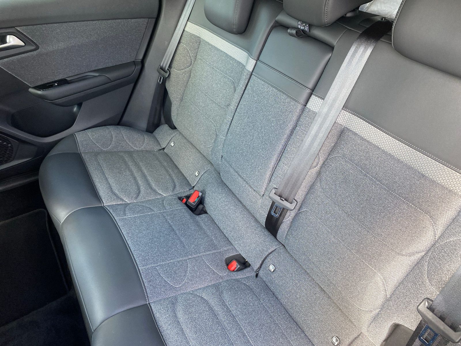 Fahrzeugabbildung Citroën C5 X 130 Automatik FEEL PACK *ACC*Navi*19Zoll*