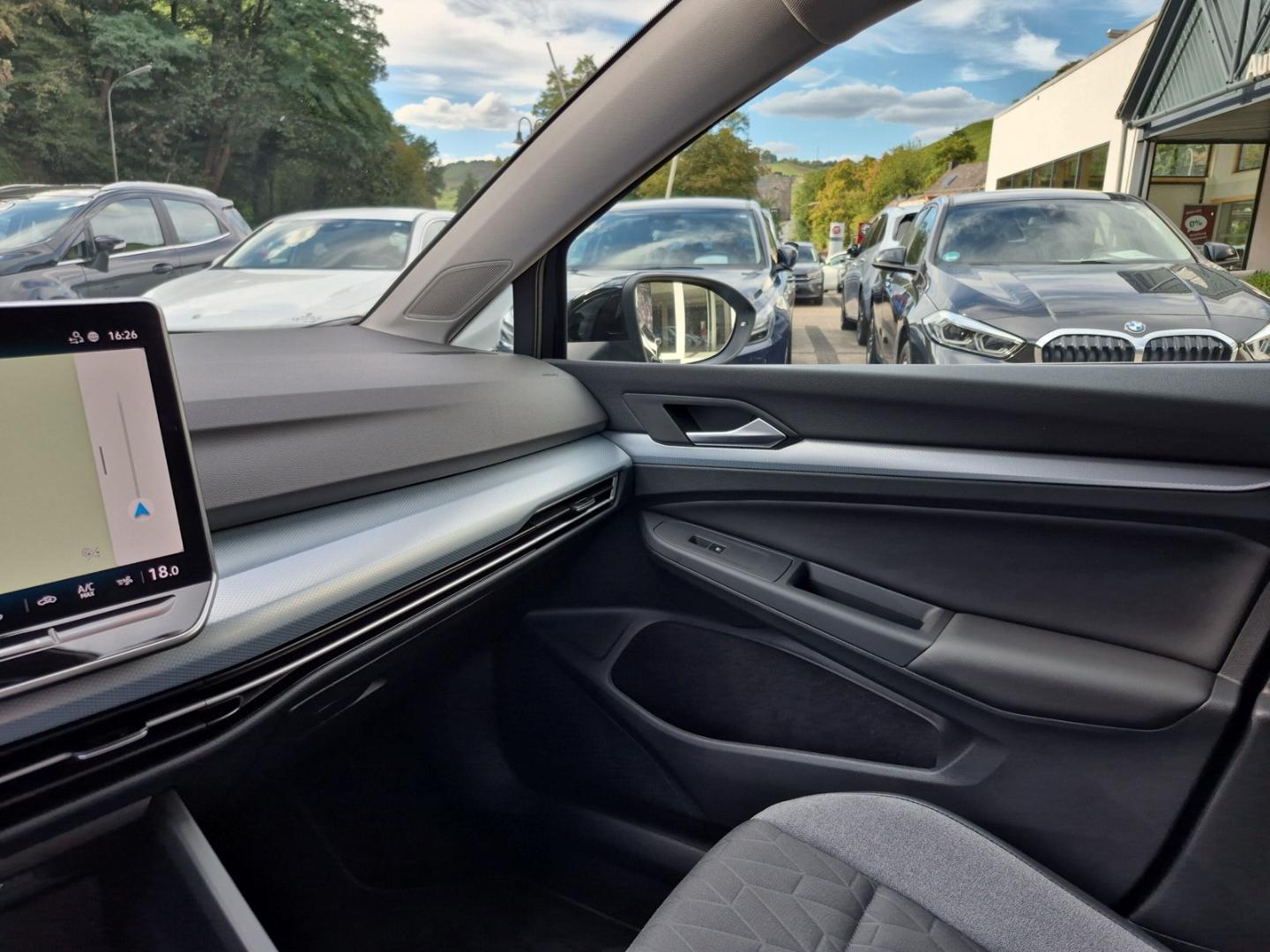 Volkswagen Golf VIII 1.5 eTSI DSG Energy Navi ACC SHZ, миниатюра 21