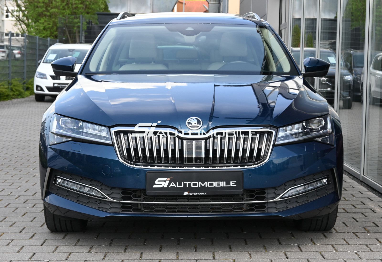 Fahrzeugabbildung SKODA Superb 2.0 TDI DSG L&K COMBI °ACC°AHK°STANDHEIZ°