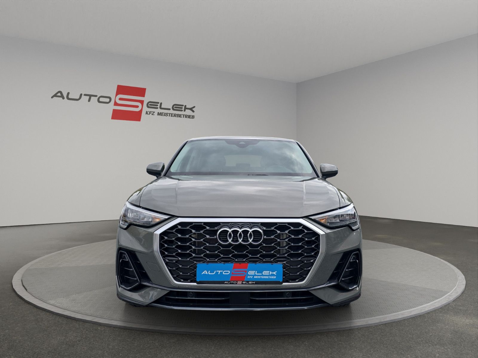 Fahrzeugabbildung Audi Q3 Sportback 45 TFSI e basis(EURO6d)
