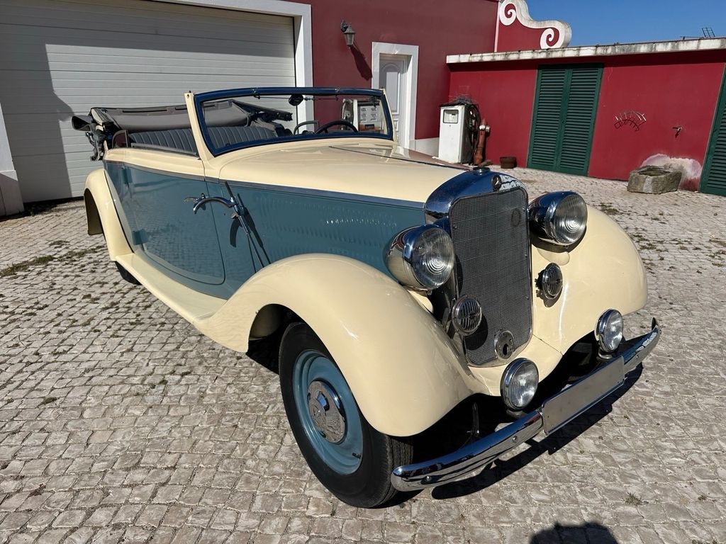 Mercedes-Benz 230