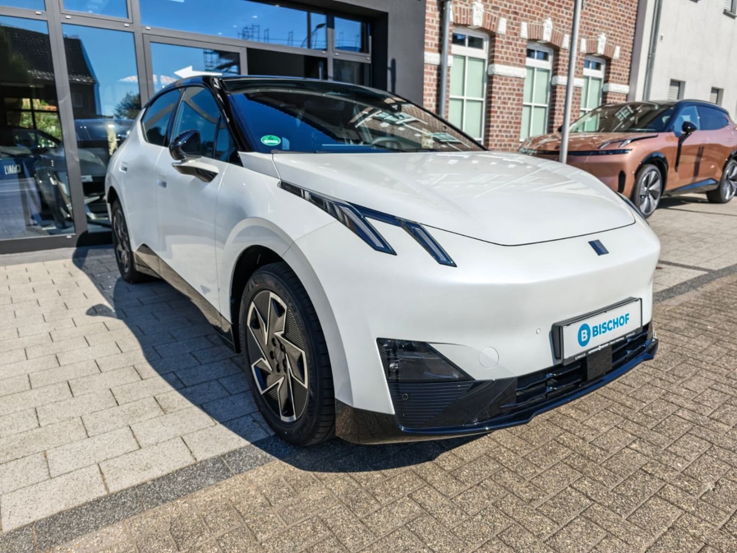 Lynk & Co 02