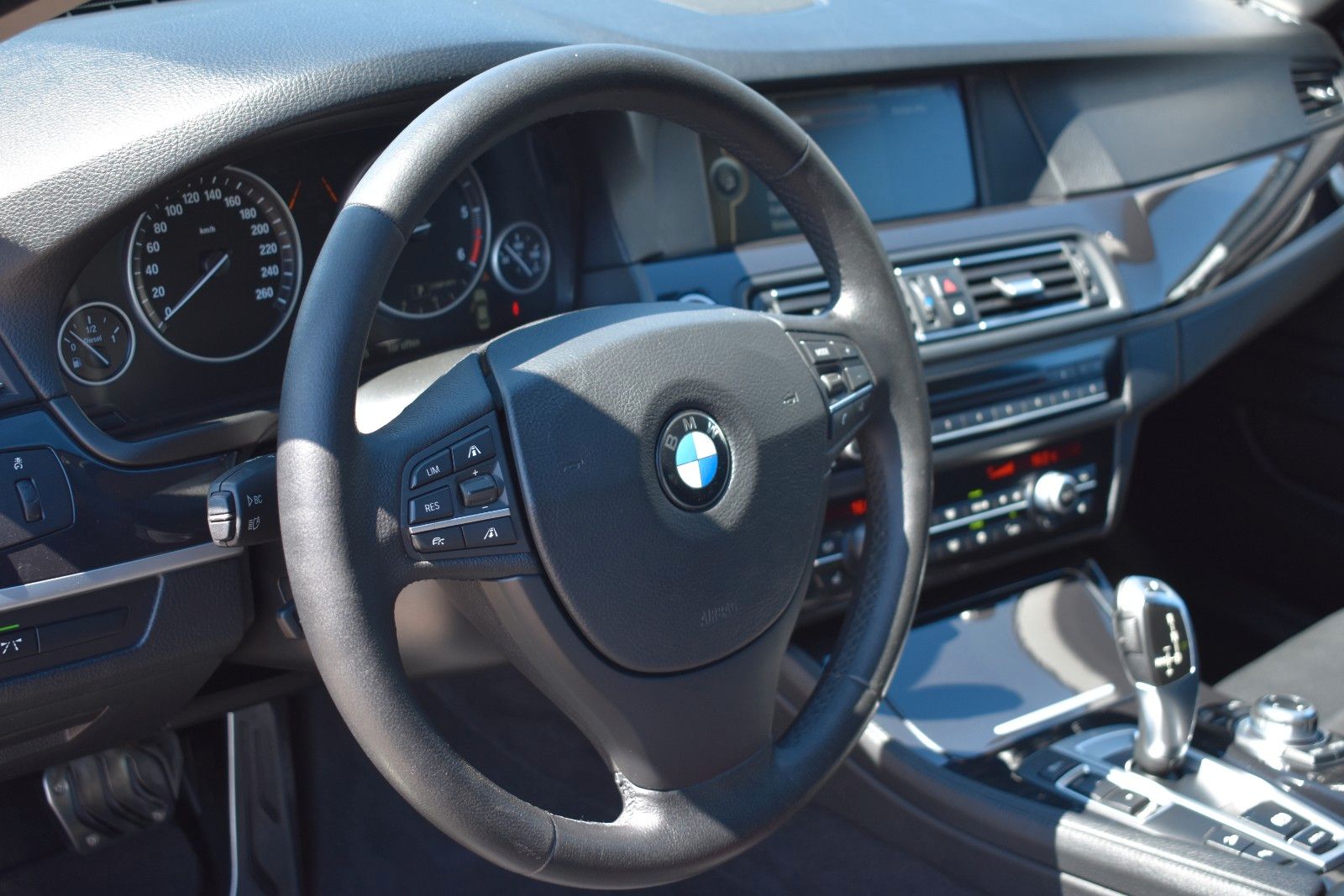 Fahrzeugabbildung BMW 530d Limousine xDrive AHK/Memory/ACC/SLI/Leder