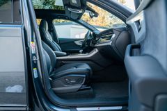 AUDI Q7 TDI / S LINE/ 22"/ ADVANCED/ PANO/ 7 SITZE AUDI Q7 TDI / S LINE/ 22"/ ADVANCED/ PANO/ 7 SITZE