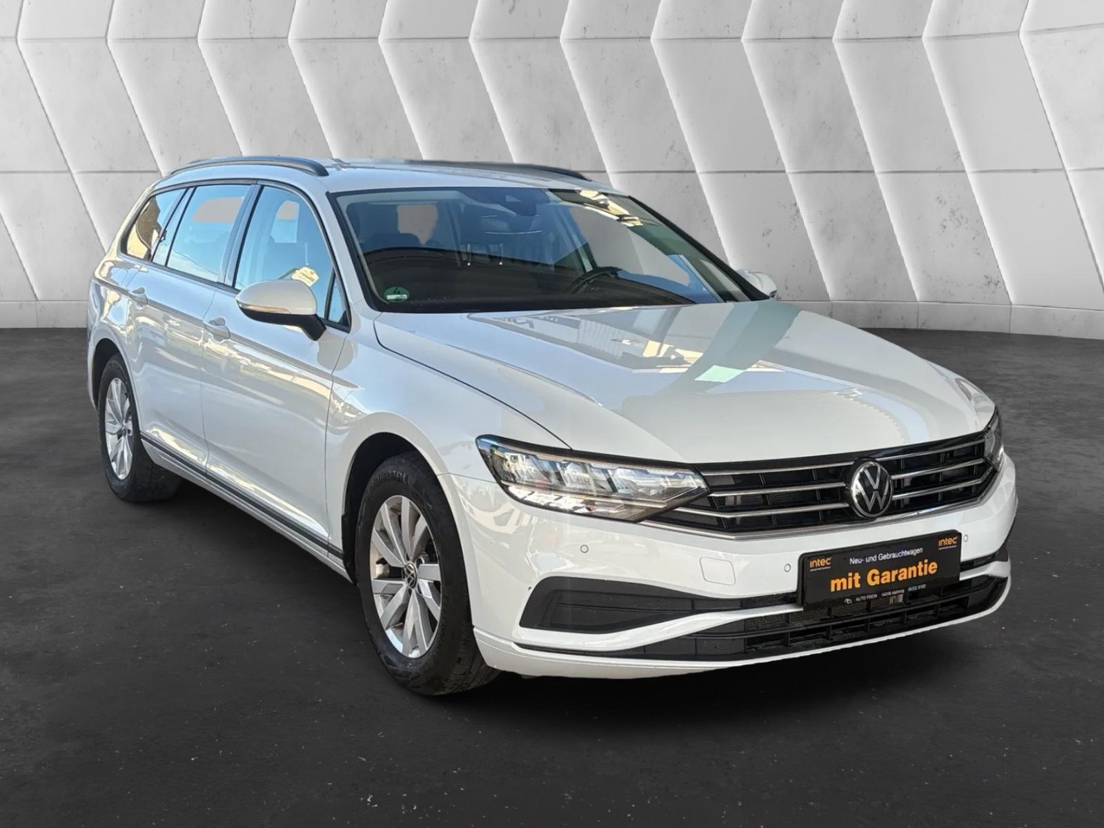 Volkswagen Passat Variant AUTOMATIK AHK LED SCHECKHEFT NAVI
