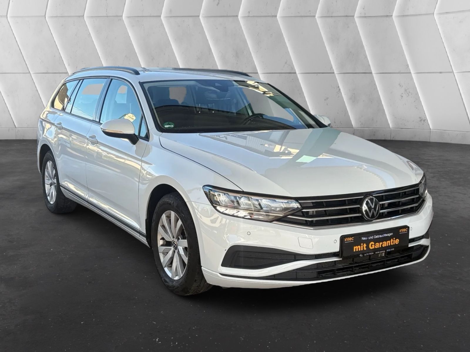 Volkswagen Passat Variant AUTOMATIK AHK LED SCHECKHEFT NAVI