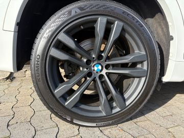 Fahrzeugabbildung BMW X6 M50 d AHK HUD H&KRFK 360° AT Motor uvm.