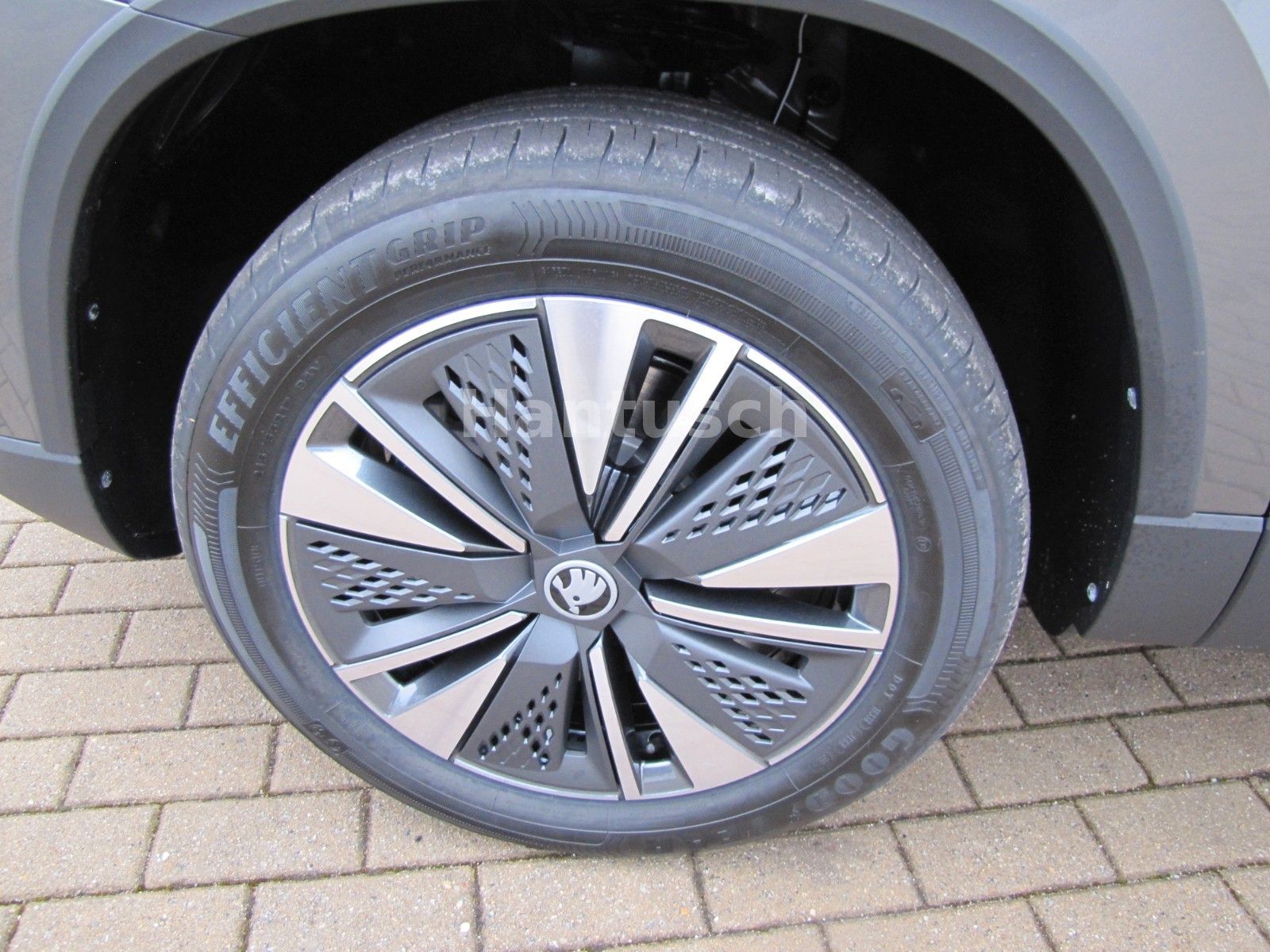 Fahrzeugabbildung SKODA Karoq Balance 1.5l TSI 150PS 7-Gang DSG