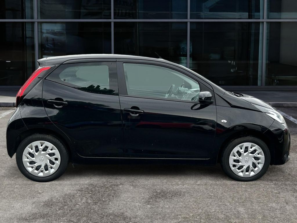 Fahrzeugabbildung Toyota Aygo x-play club