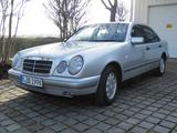 Mercedes-Benz E 240 CLASSIC Classic - Mercedes-Benz E 240 aus 1998