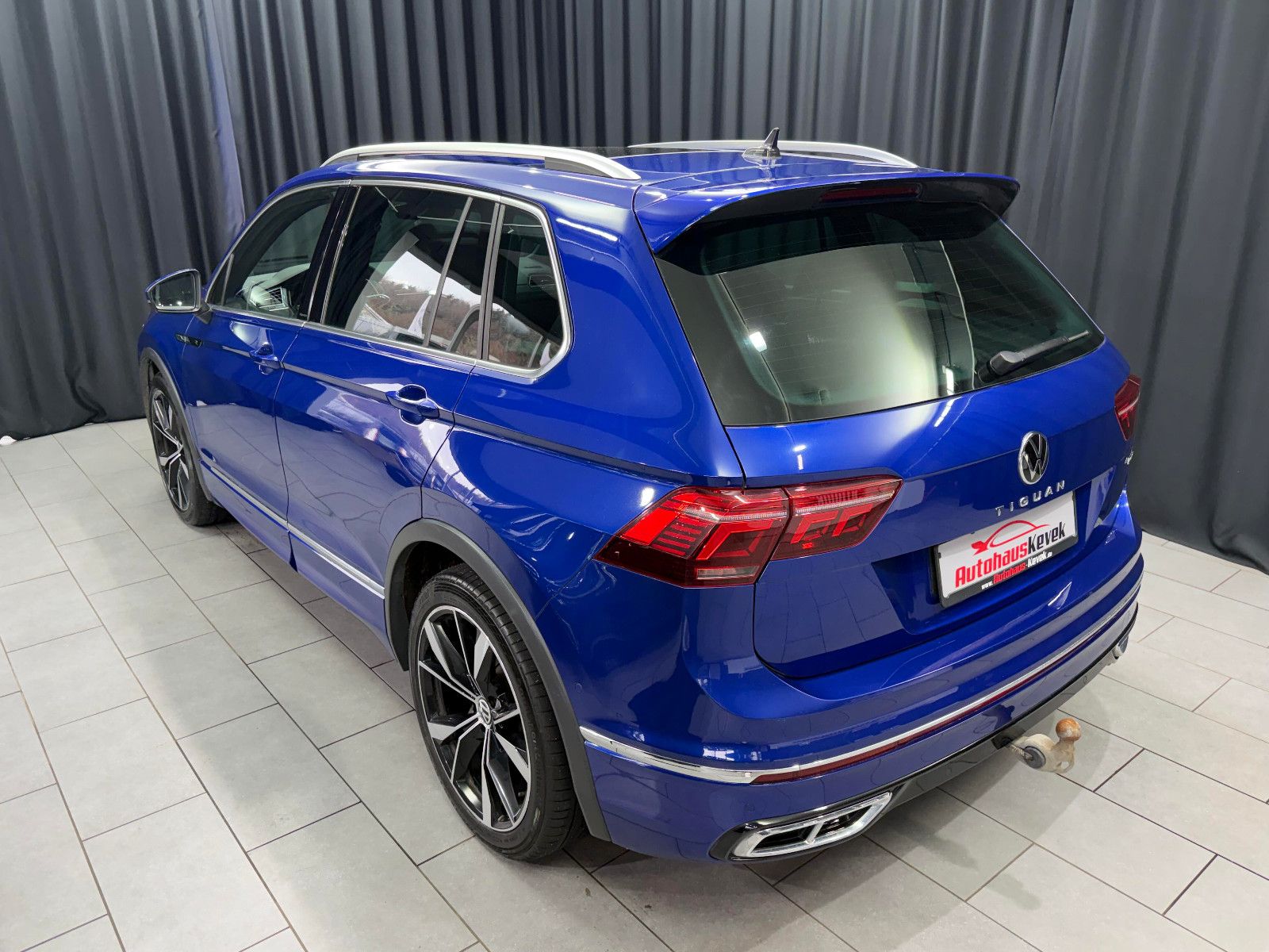 Fahrzeugabbildung Volkswagen Volkswagen Tiguan R-Line 4Motion|MATRIX|PANO|AHK