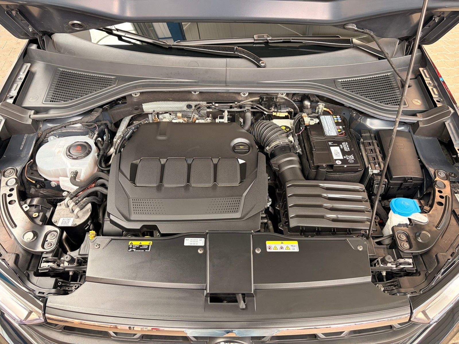 Fahrzeugabbildung Volkswagen T-Roc Life 2,0 TDI DSG +Kamera+ Navi + ACC + LED