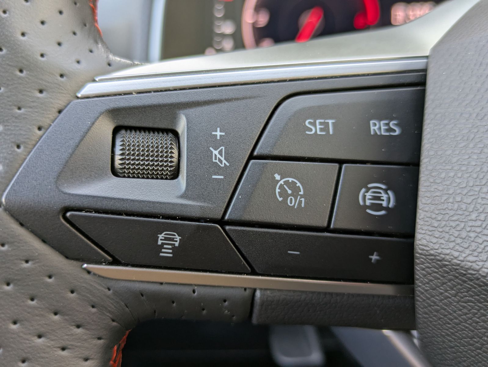 Fahrzeugabbildung SEAT Arona 1.0 TSI FR DSG AHK*ACC*LED*APP*DAB*KAMERA