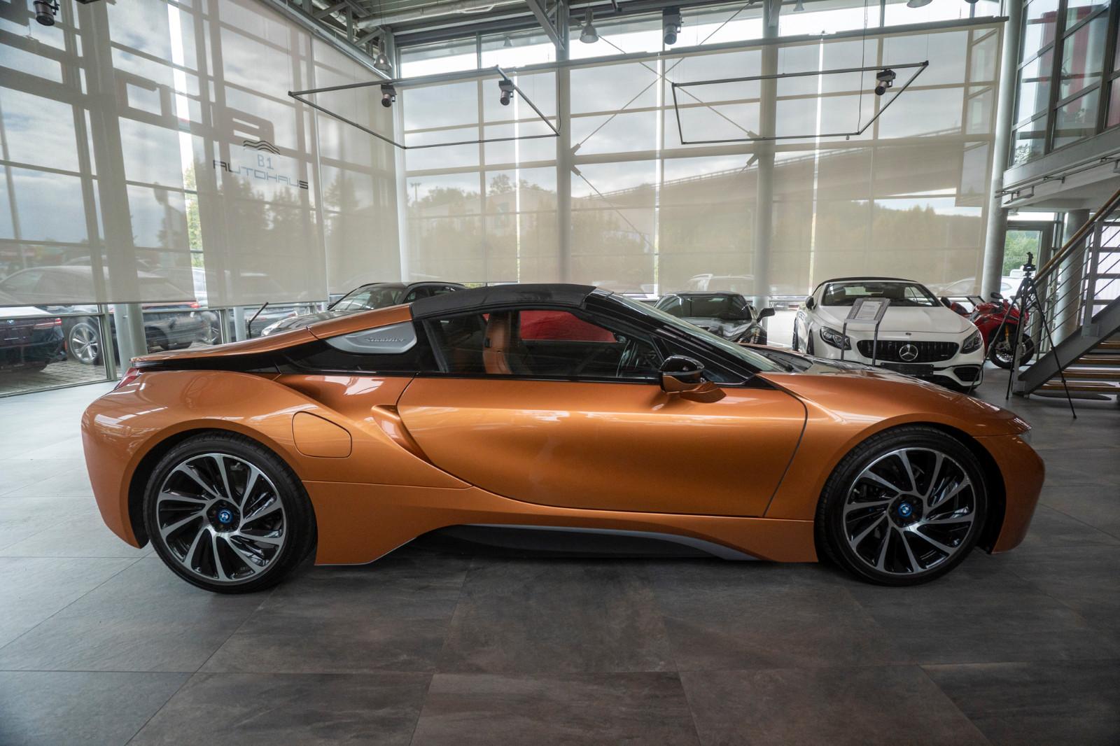 BMW i8 Roadster*HUD*H&K*LASER*CARBON