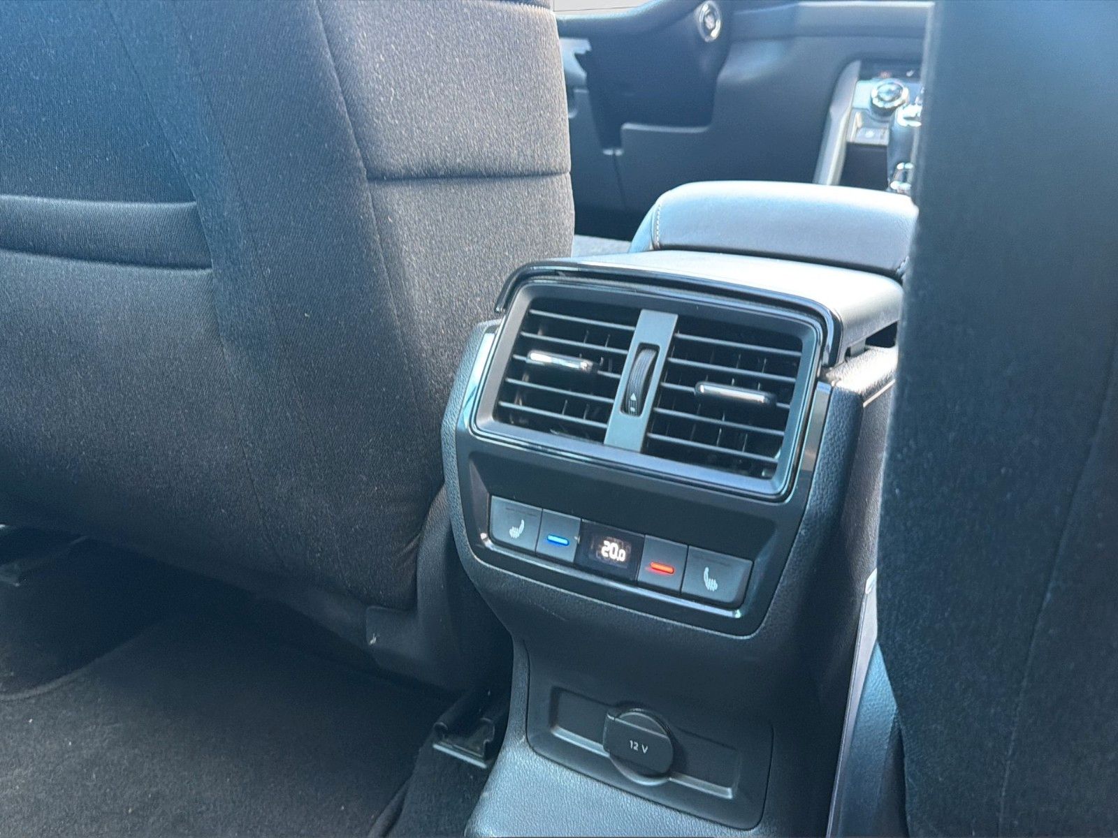 Skoda Kodiaq Ambition 1.5 TSI LED SHZ AHK RFK ACC NAVI foto 23