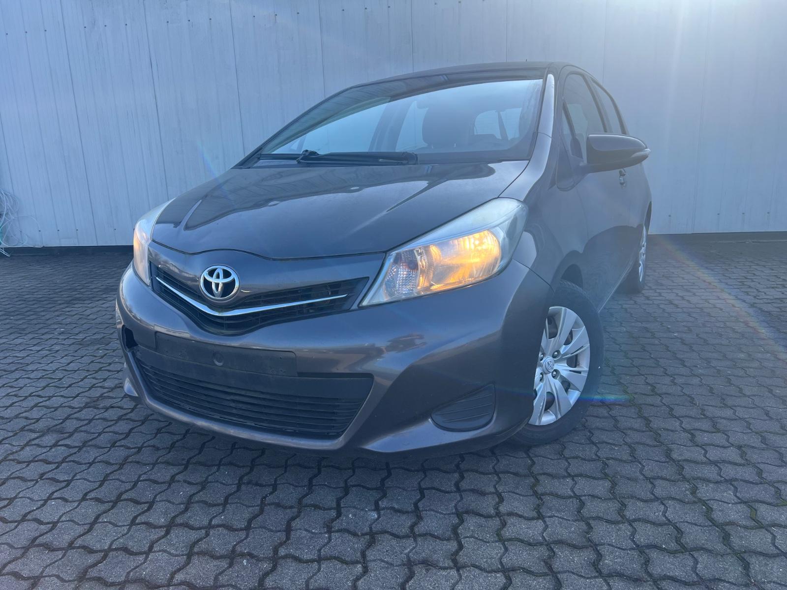 Toyota Yaris *KLIMAAUTOMATIK*PDC*BLUETOOTH*ALU*5-TÜRER