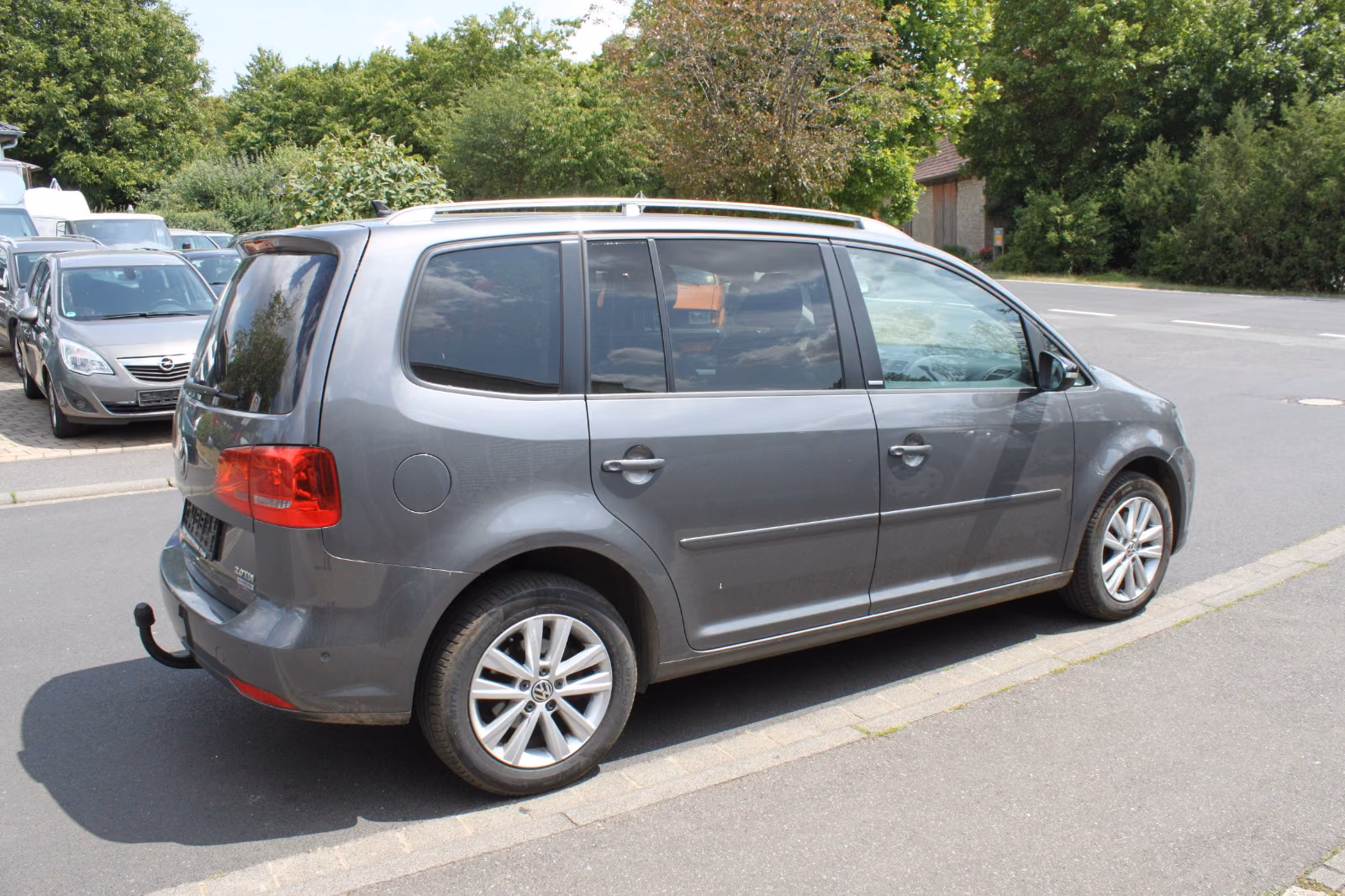 Volkswagen Touran Style BMT 7Sitze Pano AHK Navi