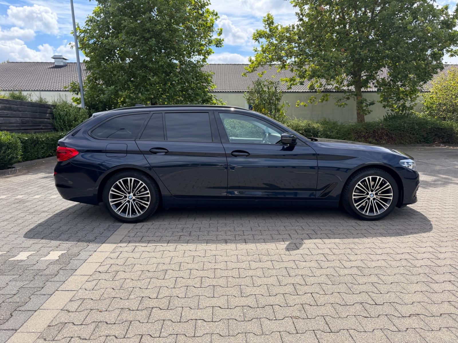 BMW 520D SPORT LINE 190CH BVA - HAYON ÉLECTRIQUE - VOLANT EN CUIR - SELLERIE CUIR - HISTORIQUE ENTRETIEN COMPLET BMW