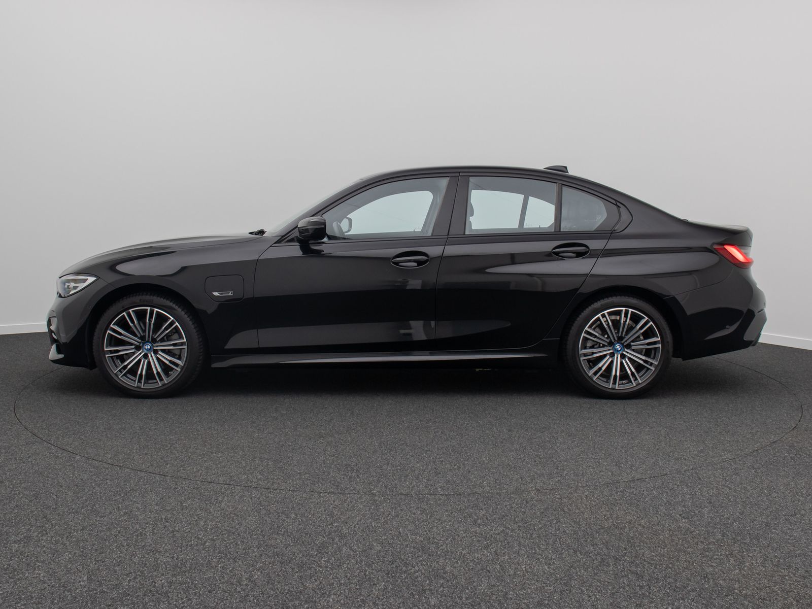 Fahrzeugabbildung BMW 320e M Sport Kamera DAB Alarm Parkassistenzsyst