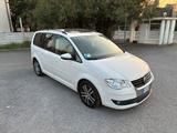 Volkswagen Touran 1.9 TDI 105CV DPF Highline BMT - Volkswagen Touran mit Diesel-Antrieb: Kleinbus, 1.9