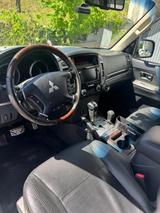 Mitsubishi Pajero 3,2 DI-D 4WD Automatik - - Mitsubishi 7-Sitzer