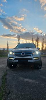 Mercedes-Benz GL 350 BlueTEC 4MATIC - - graue Mercedes-Benz GL 350