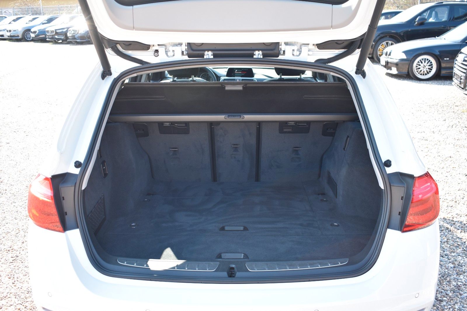 Fahrzeugabbildung BMW 320 d Touring Sport Line Automatik AHK