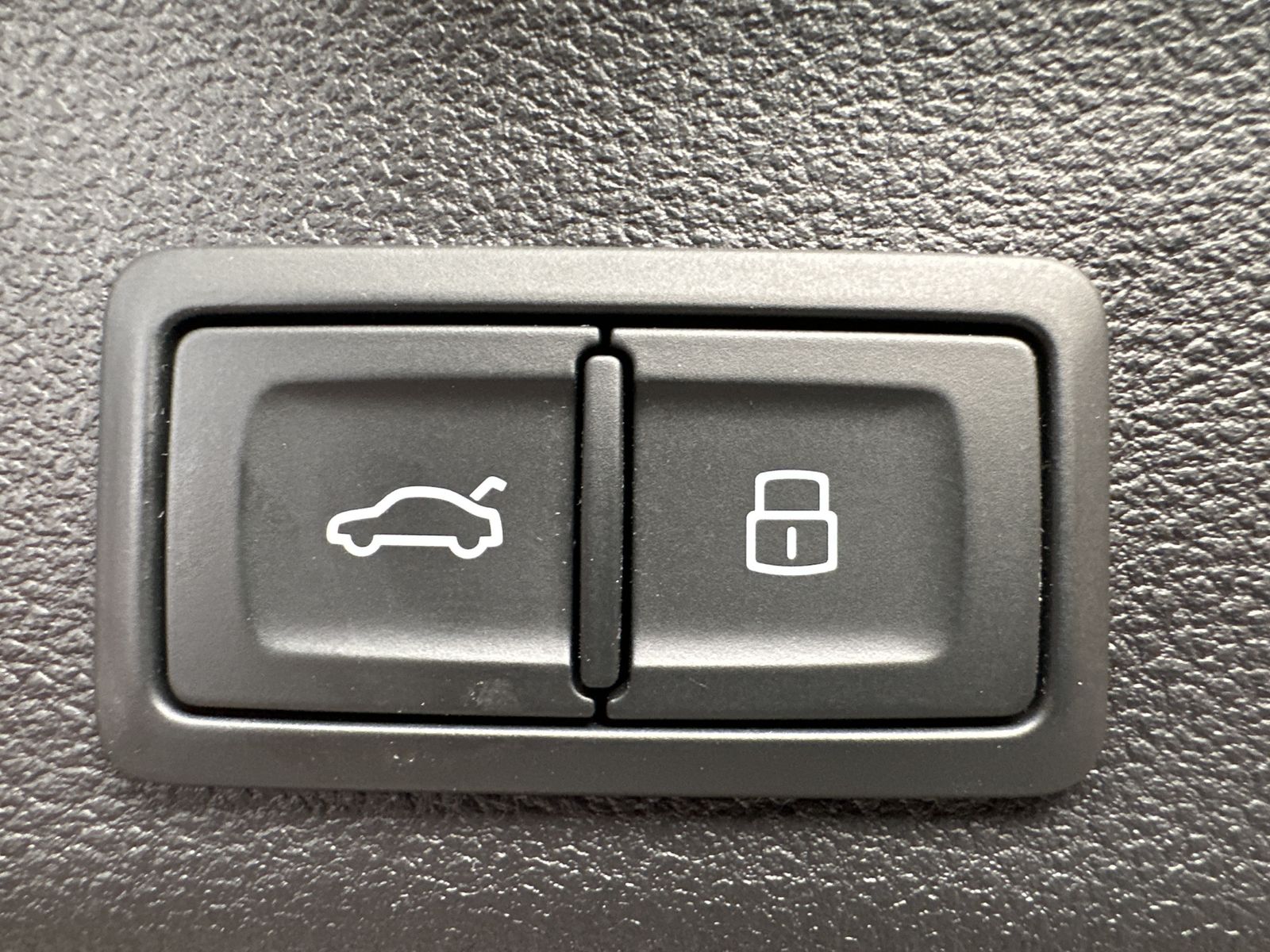 Fahrzeugabbildung Audi A6 Avant 45 TFSI Qu S-Line NAV+LED+B&O+360°+AHK