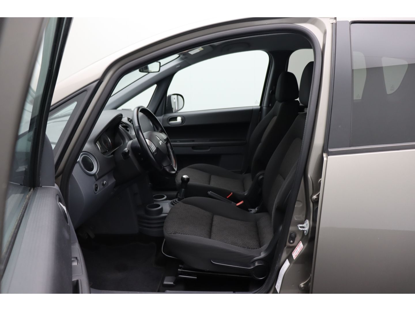 Fahrzeugabbildung Mitsubishi Colt 1.3 Polar Tempomat Multifunktion SHZ Notbre