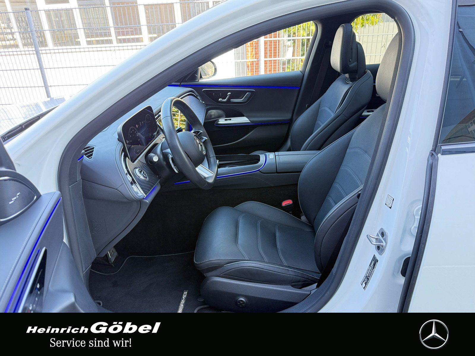 Fahrzeugabbildung Mercedes-Benz E 220 d T AMG*SITZKLI*HEAD-UP*PANO*BURMESTER*AHK