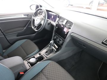 Volkswagen Golf Variant 1.6TDI DSG IQ DRIVE LED KAMERA ACC