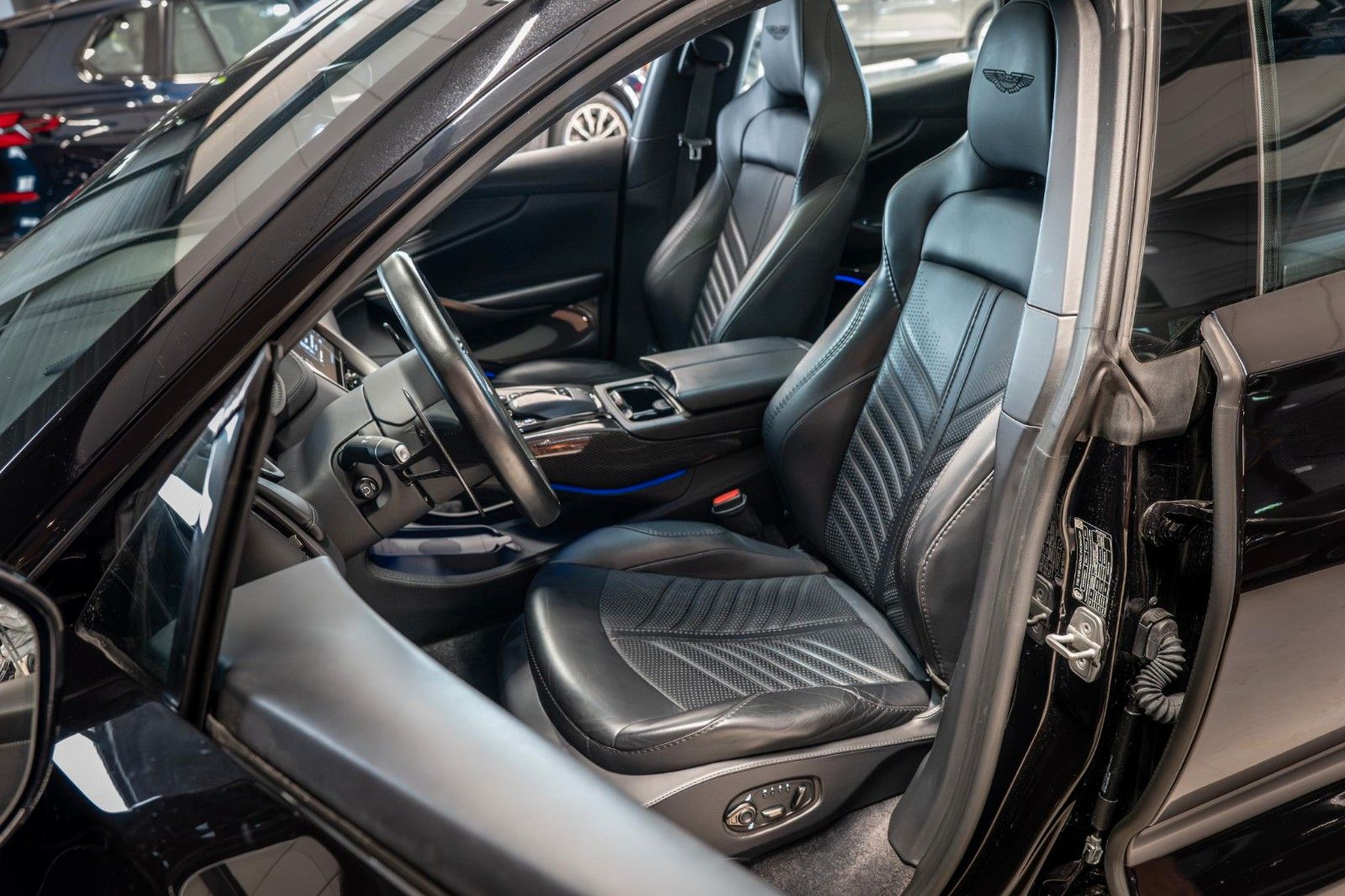 Aston Martin DBX 4.0 V8 DBX707 imagem 3